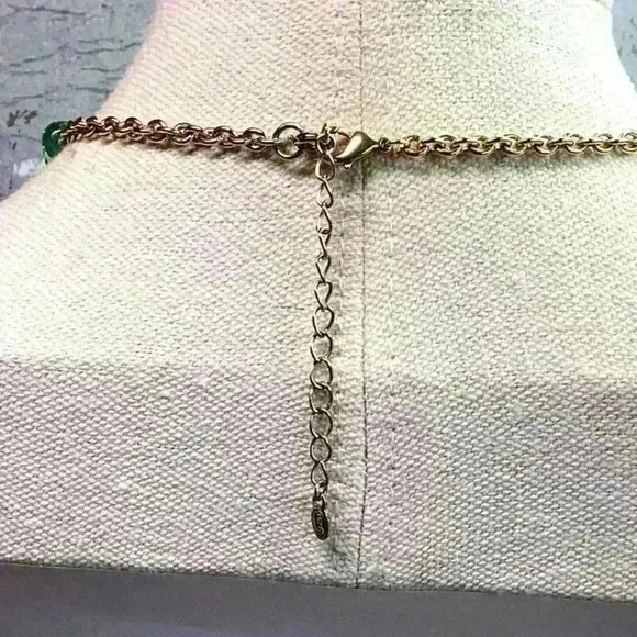 Vintage Monet Green Glass Bead Necklace with Gold Circle Pendant - Picture 3 of 4